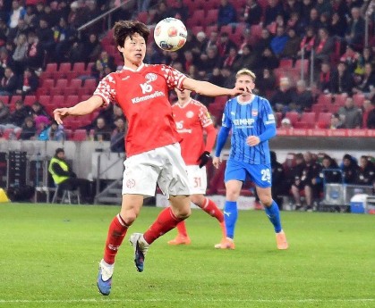 2-1,33岁韩国球员闪耀欧洲：率队终结连续12轮德甲不胜